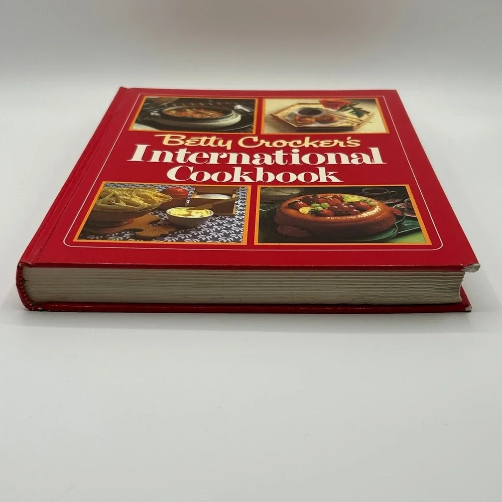 Betty Crockers International Cookbook 1980 Vintage Recipes Hardcover Illustrated
